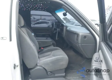 2003 Chevrolet Silverado 1500 Ls z USA, uszkodzony, nr VIN 1GCEC14T23Z198748